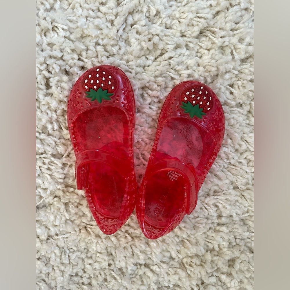 Kids pink Strawberry Jelly Shoes - Picture 2 of 4
